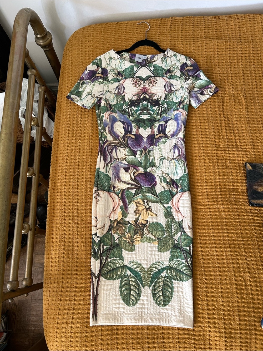 Floral Print Short-Sleeve Midi Dress in Cream and Green